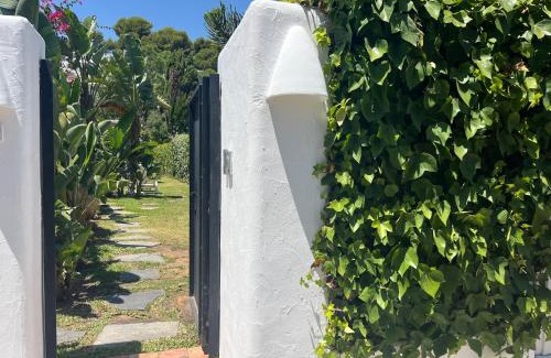 El Tosalet House | Enchanting Garden and Terrace Room at El Tosalet