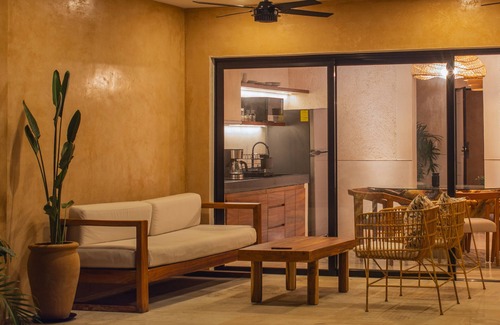 Centro House | Casa Clementina: Historic Midtown Retreat with Pool & Spa