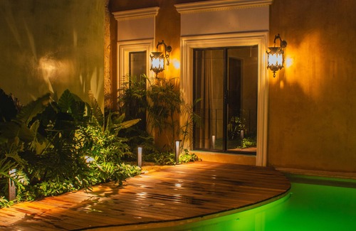 Centro House | Casa Clementina: Historic Midtown Retreat with Pool & Spa