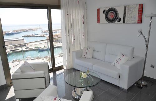 Costa Dorada Apartment | Pet-Friendly Casa Cleo with Oceanfront Views and Hot Tub