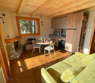 Villa Dalegno Apartment | Casa Cloe - Terrazza sull'Adamello
