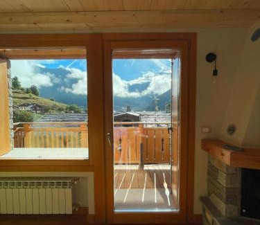 Villa Dalegno Apartment | Casa Cloe - Terrazza sull'Adamello