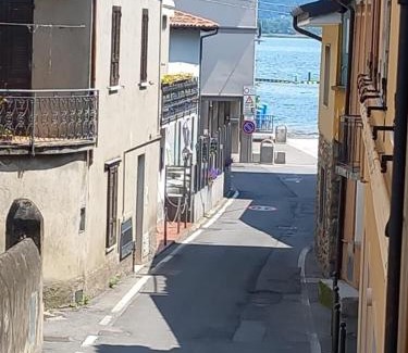 Clusane Apartment | Pet Friendly Casa Clusane: Steps from Lake Iseo