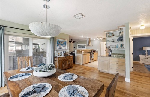 Cocoa Isles Country Club House | Casa Coco Retreat: Heated Pool & Oceanfront Bliss Awaits