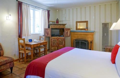 Downtown Palm Springs Hotel | Experience Casa Cody: Oceanfront Bliss with Spa & Pool