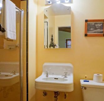 Downtown Palm Springs Hotel | Experience Casa Cody: Oceanfront Bliss with Spa & Pool