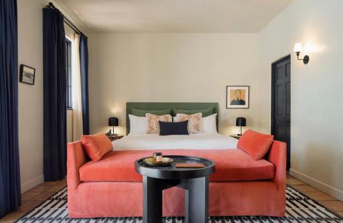 Downtown Palm Springs Hotel | Experience Casa Cody: Oceanfront Bliss with Spa & Pool