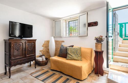 Marina di Andrano Apartment | Pet-Friendly Casa Colibrì Vista Mare for Your Family Getaway