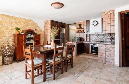 Marina di Andrano Apartment | Pet-Friendly Casa Colibrì Vista Mare for Your Family Getaway