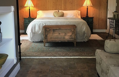 Okanagan-Similkameen Bed & Breakfast | Casa Colina Bed & Breakfast - The West Queen Suite