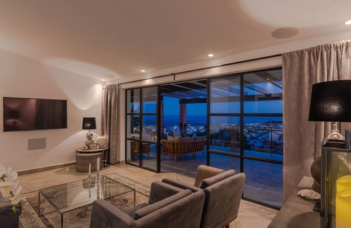 Malaga-Este Villa | Unwind at Casa Colina - A Perfect Getaway Experience