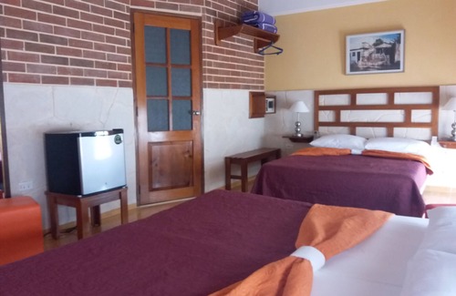 Centro Havana Bed & Breakfast | Ocean View Retreat: Casa Colonial Yadilis y Yoel Awaits