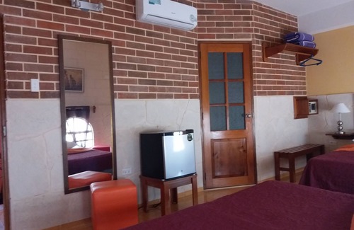 Centro Havana Bed & Breakfast | Ocean View Retreat: Casa Colonial Yadilis y Yoel Awaits