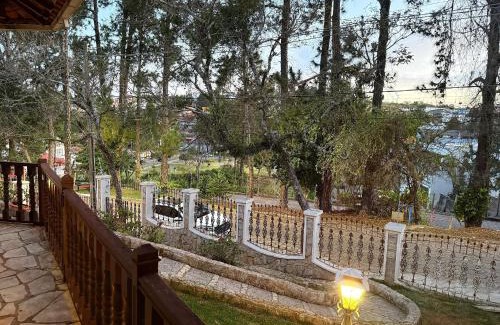 Vale dos Pinheiros House | Casa com 3 suítes em bairro nobre