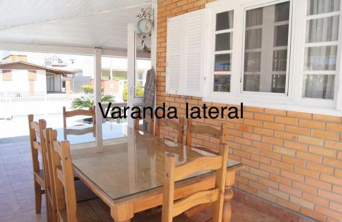 Ponta do Papagaio House | Family-Friendly Casa: 4 Bedrooms Just Steps from the Beach