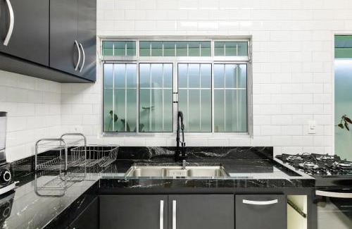 Centro House | Guest Rated: Casa Com 4 Quartos in the Heart of Centro
