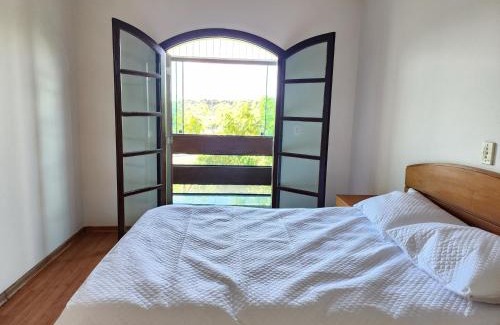 Jarinu House | Spacious Casa: 4 Suites, Pool & Pet-Friendly Amenities