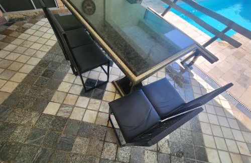 Jarinu House | Spacious Casa: 4 Suites, Pool & Pet-Friendly Amenities
