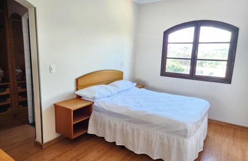 Jarinu House | Spacious Casa: 4 Suites, Pool & Pet-Friendly Amenities