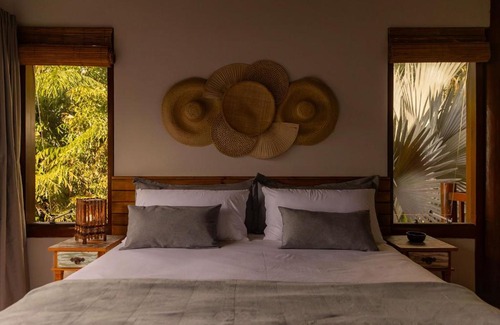 Ilheus Apartment | Relaxing Casa with 4 Suites, Pool and BBQ for Families