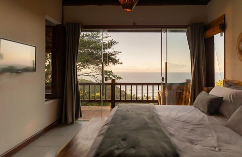 Ilheus Apartment | Relaxing Casa with 4 Suites, Pool and BBQ for Families