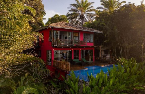 Ilheus Apartment | Relaxing Casa with 4 Suites, Pool and BBQ for Families