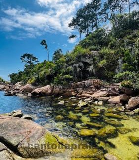 Governador Celso Ramos House | Pet-Friendly Casa com Banheira with Inviting Hot Tub