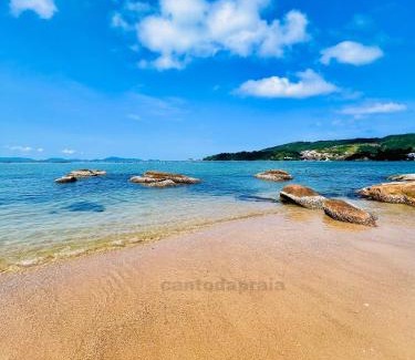 Governador Celso Ramos House | Pet-Friendly Casa com Banheira with Inviting Hot Tub