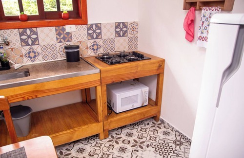 Loteamento Jardim Veu da Noiva House | Cozy Getaway with Spa and Kitchen in Campos do Jordão