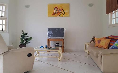 Centro House | Pet-Friendly Casa with Grill in Caraguatatuba Center