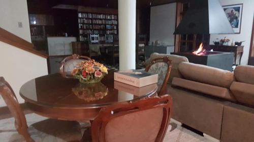 Alto da Boa Vista House | Spacious Casa: Family and Pet-Friendly Retreat Awaits
