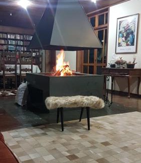 Alto da Boa Vista House | Spacious Casa: Family and Pet-Friendly Retreat Awaits