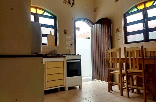 Parque Oasis House | Cozy Casa with Pool, Steps from the Beach in Peruíbe