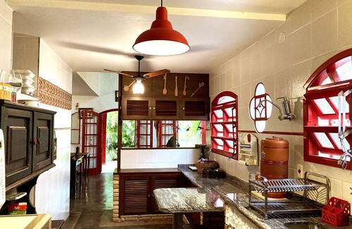 Guaeca House | Relax at Casa near Guaecá Beach with Spa & Breakfast