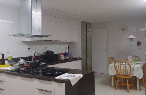 Pouso Alegre Buraquinho House | Beachfront Casa with Pool Just Steps from the Ocean