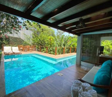 Morro de Sao Paulo House | Idyllic Oceanfront Casa da Linda with Pool & Pet Friendly