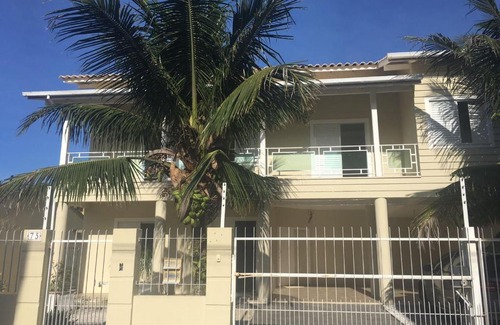 Ingleses do Rio Vermelho House | Family-Friendly Casa com Piscina with 10/10 Guest Rating