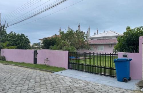Capivari House | Pet-Friendly Retreat with Pool - Rated 10/10 by Guests