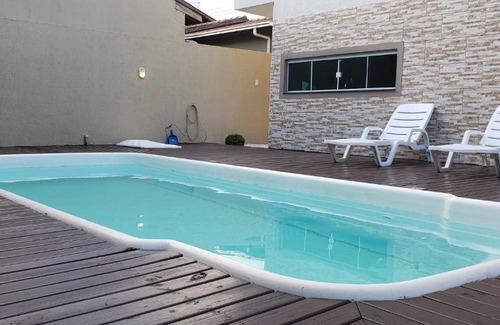 Rio Vermelho Norte House | Pet-Friendly Casa com Piscina: A 10/10 Guest Experience!