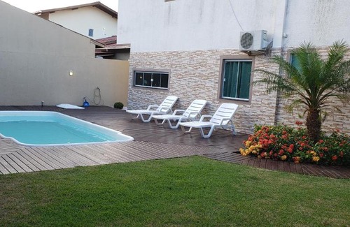Rio Vermelho Norte House | Pet-Friendly Casa com Piscina: A 10/10 Guest Experience!