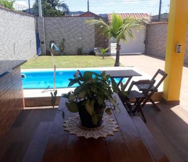 Itanhaem House | Relax at Casa com Piscina: Family-Friendly with Pool