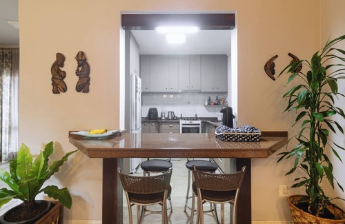 Pinheirinho Ski Chalet | Inviting Casa with Fireplace, BBQ & Wi-Fi in Criciúma
