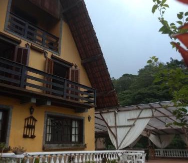 Teresopolis Ski Chalet | Relax at Casa com Piscina: Pet Friendly with Breakfast