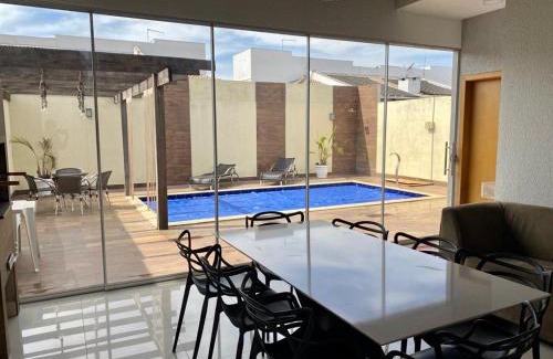 Setor Lagoa Quente House | Relaxing Getaway with Pool and Suites near Parque Lagoa Quente