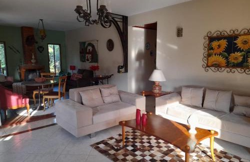 Caneca Fina House | Family-Friendly Getaway at Casa com piscina e espaço gourmet