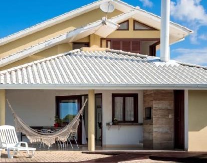 Santinho House | Oceanfront Oasis at Casa com piscina frente ao mar