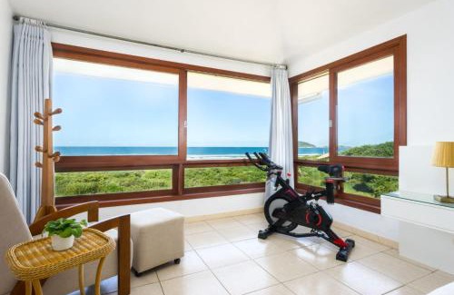 Santinho House | Oceanfront Oasis at Casa com piscina frente ao mar
