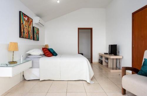 Santinho House | Oceanfront Oasis at Casa com piscina frente ao mar