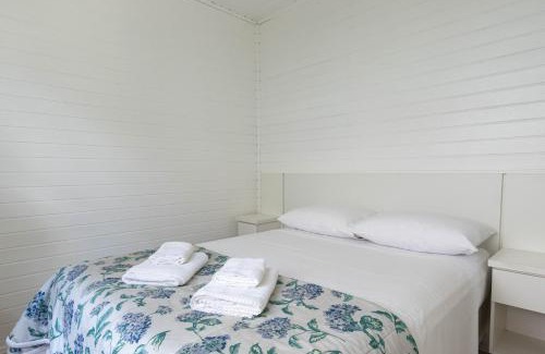 Campeche Leste Villa | Relax at Casa com Piscina: Steps from Campeche Beach