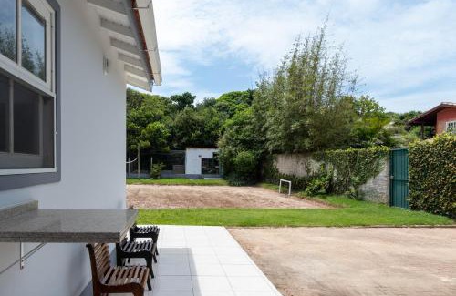 Campeche Leste Villa | Relax at Casa com Piscina: Steps from Campeche Beach